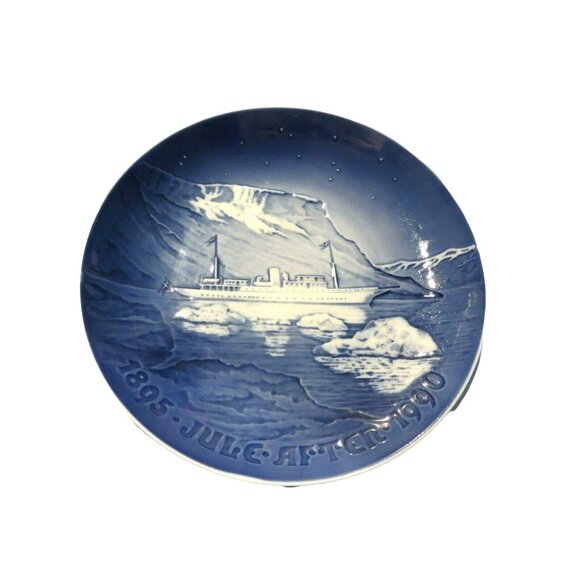 Royal Copenhagen Commemorative Plate 1895-1990 The Royal Yacht Blue White DC20 - Picture 1 of 2